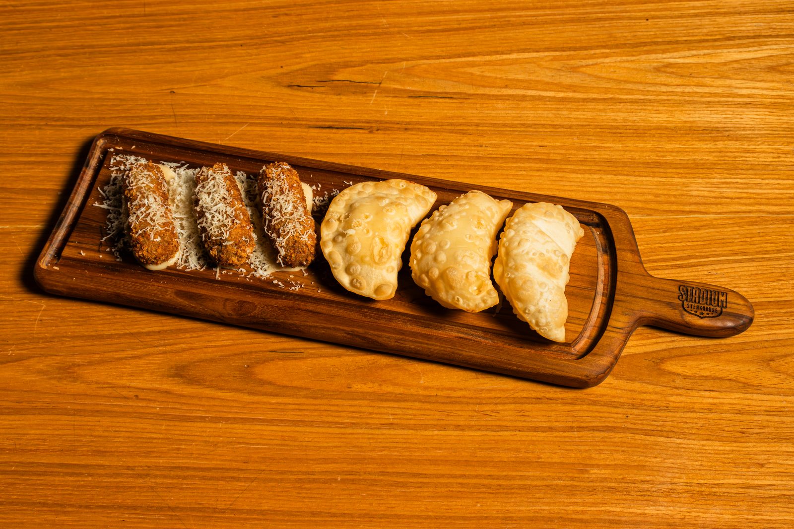 Trio de Ataque — croquetes de costela e pastéis de camarão